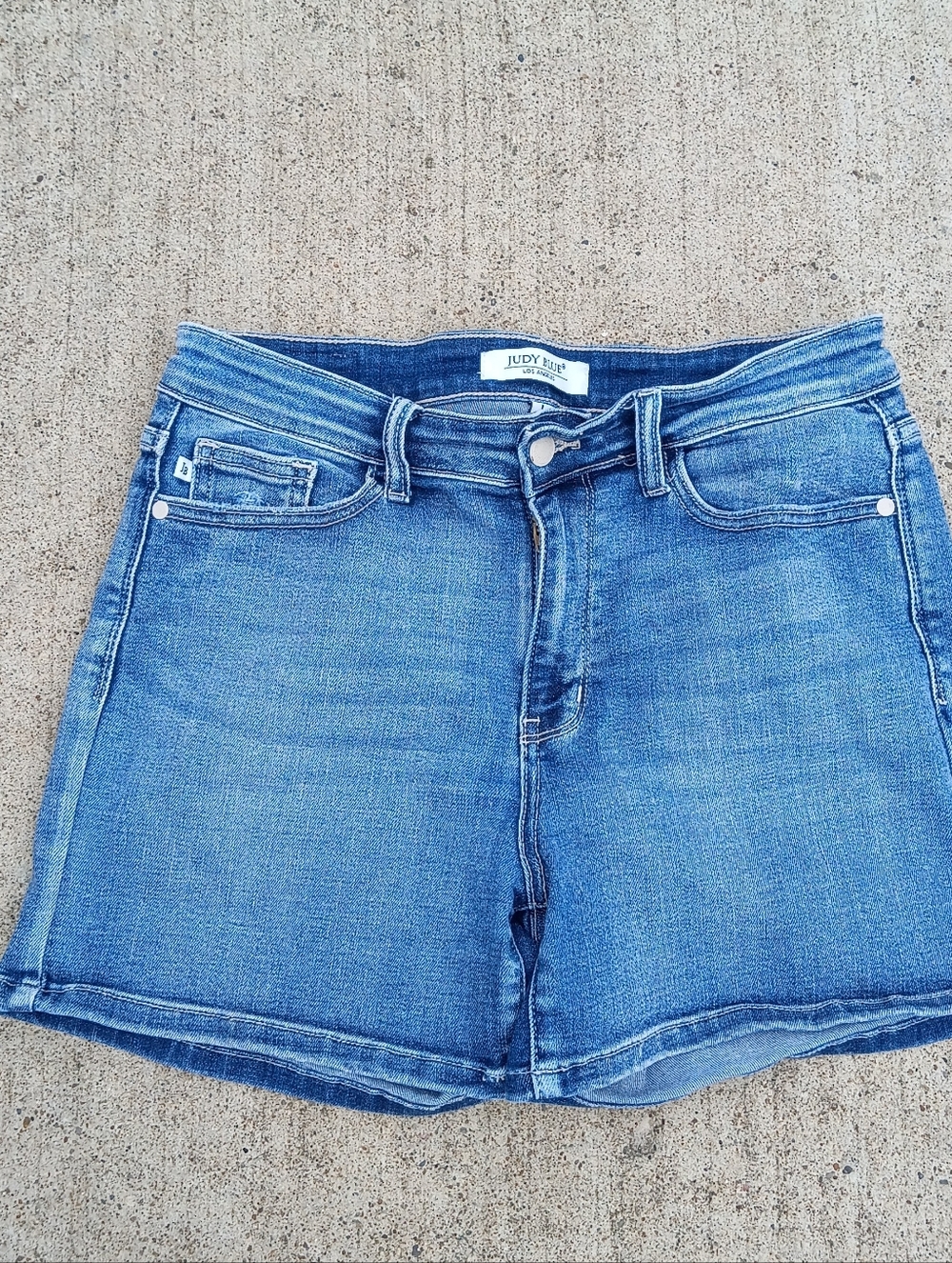 Judy Blue Women’s Denim Shorts Mid Rise Stretch Blue Jean Shorts Large 4"